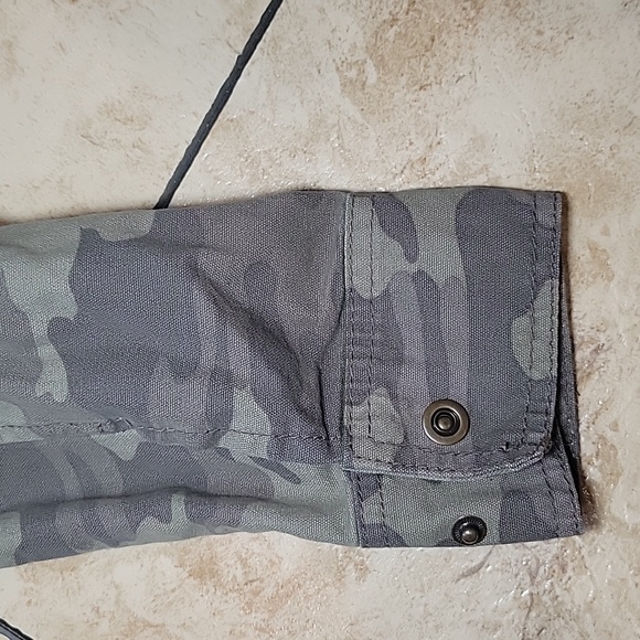 Universal Thread Camo Utility Jacket - Picture 8 of 9